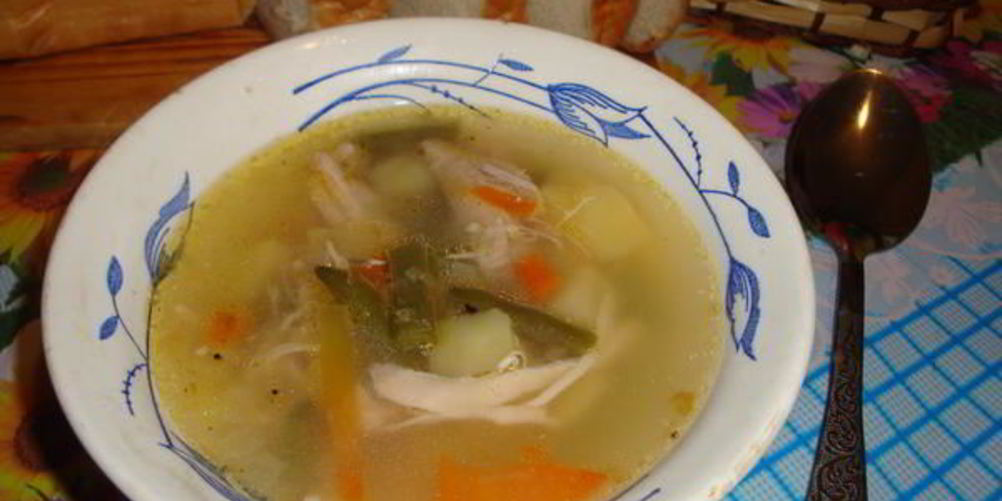 Как приготовить куриный суп со стручковой фасолью