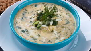 Рецепт Диетической окрошки на йогурте с куриной грудкой