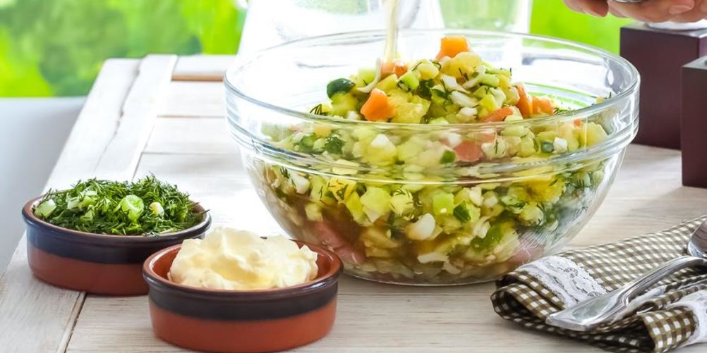 Как приготовить окрошку на квасе с малосольной семгой