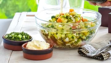 Рецепт Окрошки на квасе с малосольной семгой