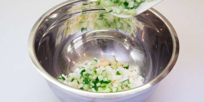 Рецепт окрошки на сыворотке с колбасой