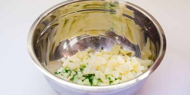 Рецепт окрошки на сыворотке с колбасой