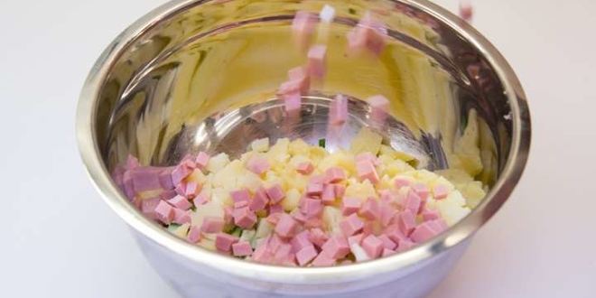 Рецепт окрошки на сыворотке с колбасой