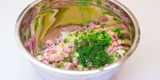 Рецепт окрошки на сыворотке с колбасой