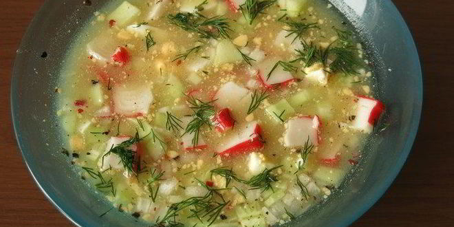 Рецепт окрошки с крабовыми палочками