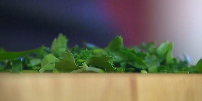 Рецепт овощного супа с курицей и яичной лапшой