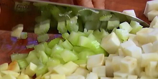 Рецепт овощного супа с курицей и яичной лапшой