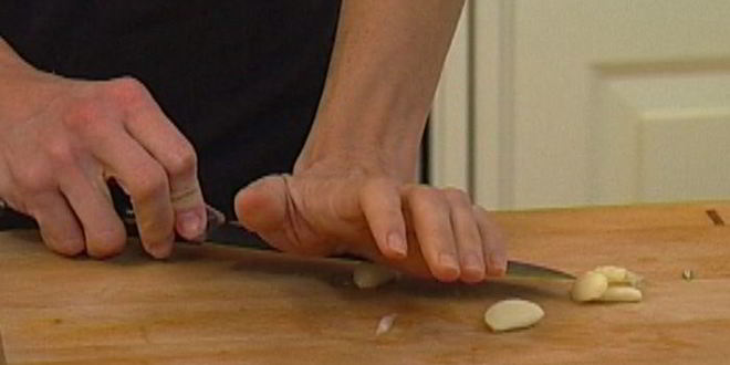 Рецепт овощного супа с курицей и яичной лапшой