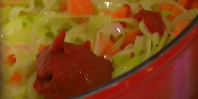 Рецепт овощного супа с курицей и яичной лапшой