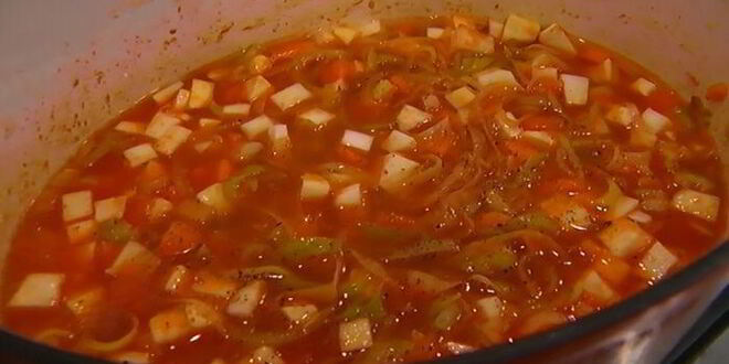 Рецепт овощного супа с курицей и яичной лапшой