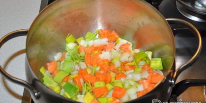 Рецепт овощного супа с луком-пореем