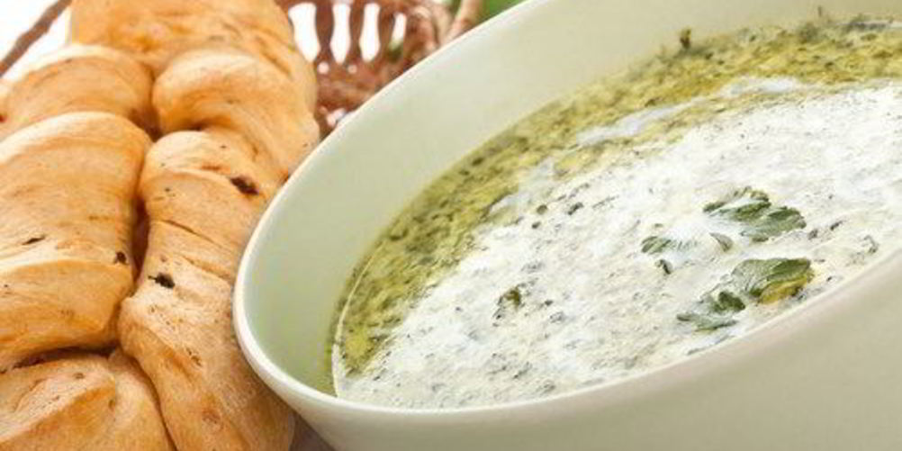 Как приготовить овощной зеленый суп с сыром и черным перцем