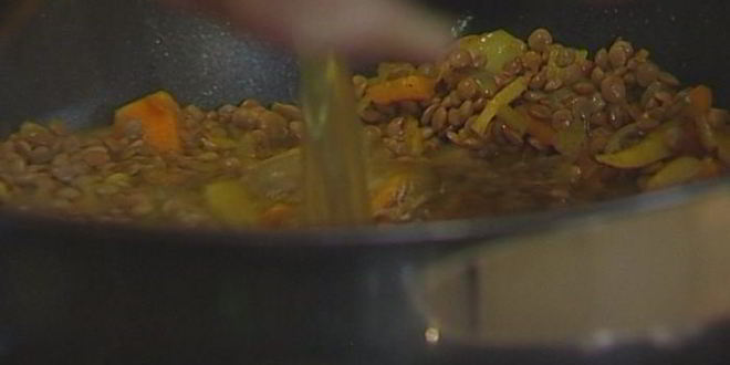 Рецепт пряной чечевичной похлебки с миндалем