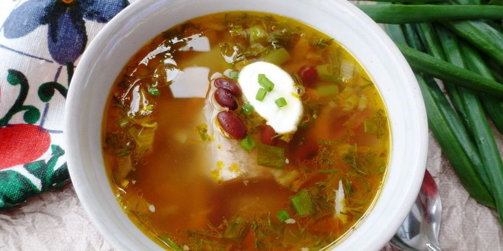 Как приготовить рассольник с консервированной фасолью и солеными помидорами