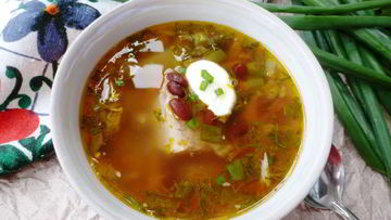 Рецепт Рассольника с консервированной фасолью и солеными помидорами