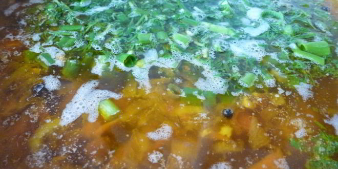 Рецепт рассольника с консервированной фасолью и солеными помидорами