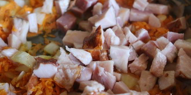 Рецепт рассольника с маслятами и ветчиной