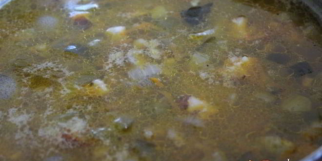 Рецепт рассольника с маслятами и ветчиной