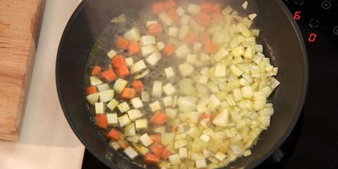 Рецепт разноцветного супа с пангасиусом и тилапией