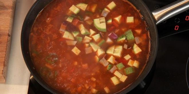 Рецепт разноцветного супа с пангасиусом и тилапией