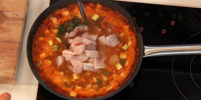 Рецепт разноцветного супа с пангасиусом и тилапией