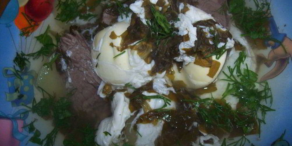 Как приготовить диетические щавелевые щи с яйцами пашот