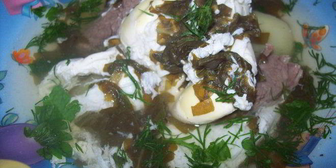 Рецепт диетических щавелевых щей с яйцами пашот