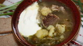 Рецепт Щей с квашеной капустой на говяжьих ребрышках в чугунке