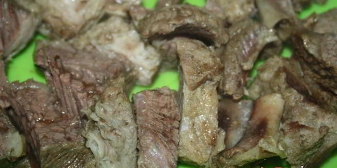 Рецепт щей с квашеной капустой на говяжьих ребрышках в чугунке