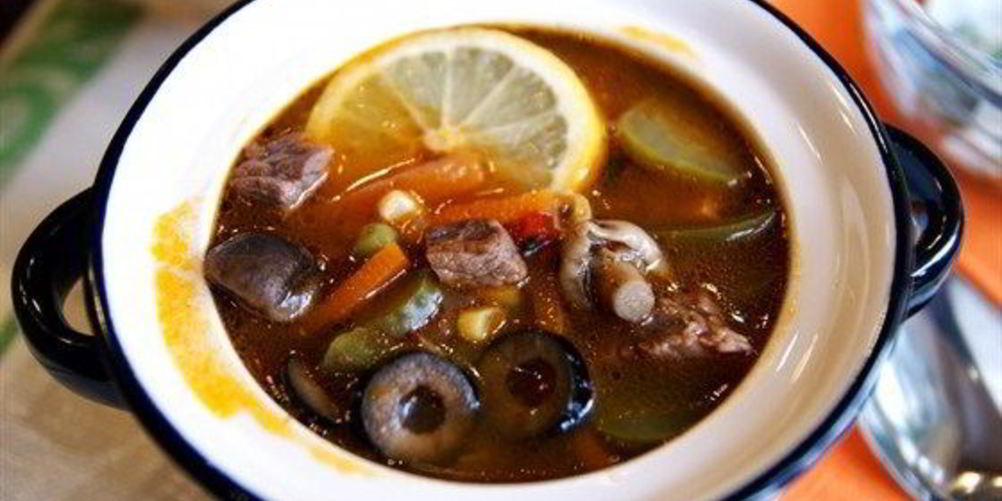 Как приготовить сборную мясную солянку