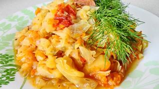 Рецепт Солянки из капусты с сосисками и помидор в мультиварке