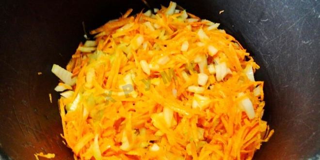 Рецепт солянки из капусты с сосисками и помидор в мультиварке