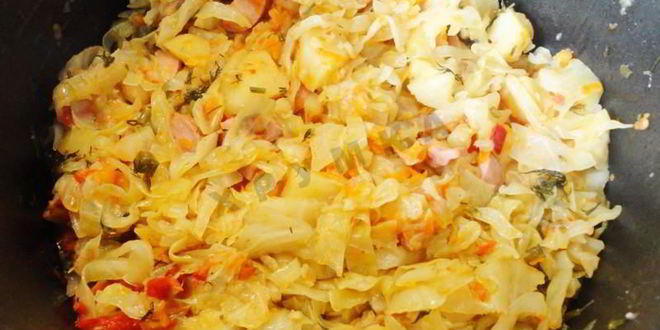 Рецепт солянки из капусты с сосисками и помидор в мультиварке