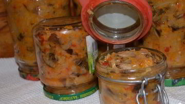 Рецепт Солянки из квашеной капусты с грибами на зиму