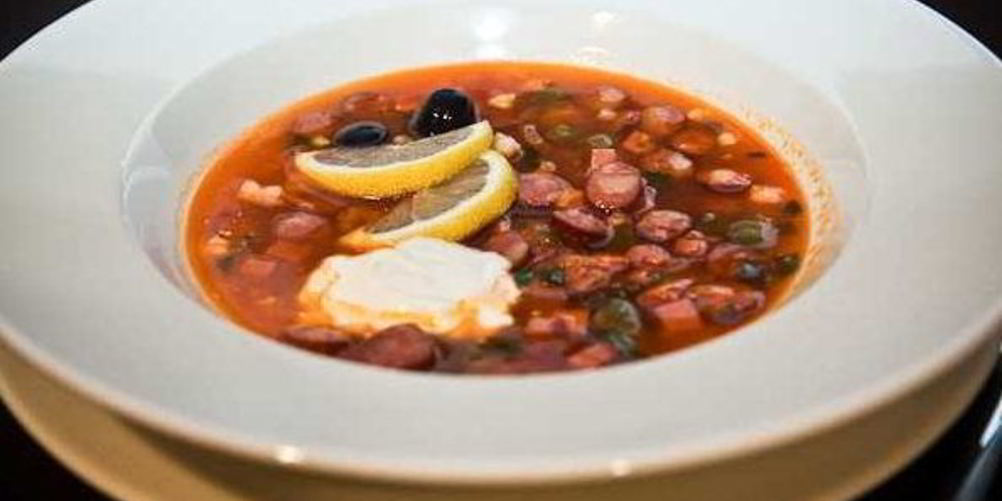 Как приготовить солянку с маслинами и колбасой