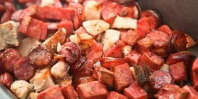 Рецепт солянки с маслинами и колбасой