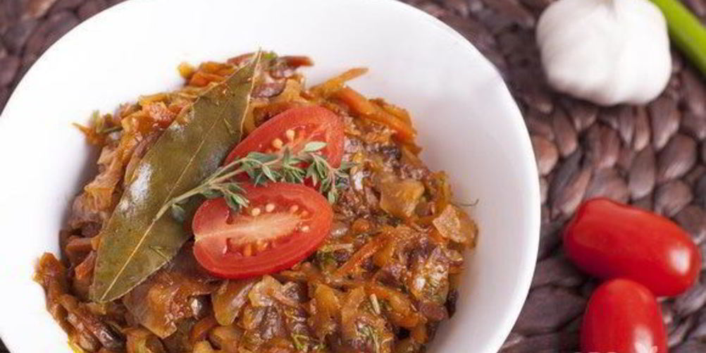 Как приготовить солянку с сосиской из свежей капусты