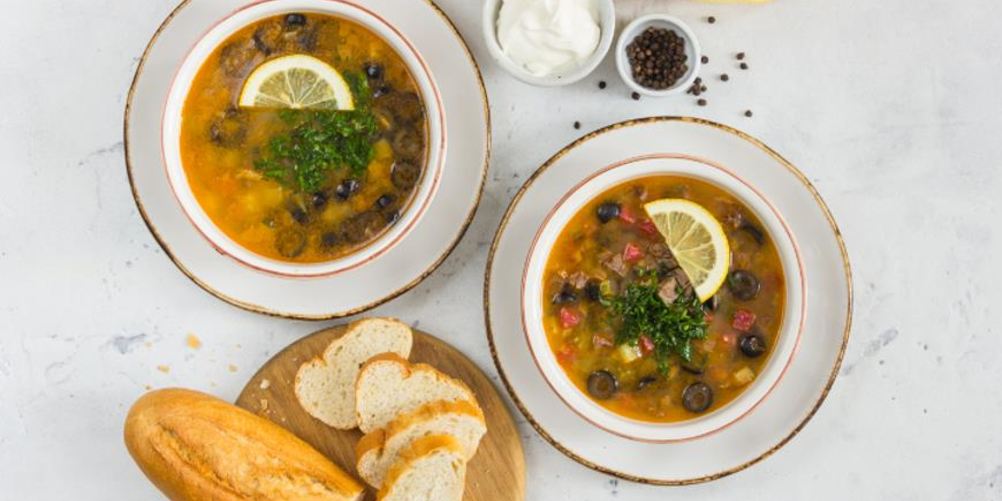 Как приготовить солянку сборную мясную