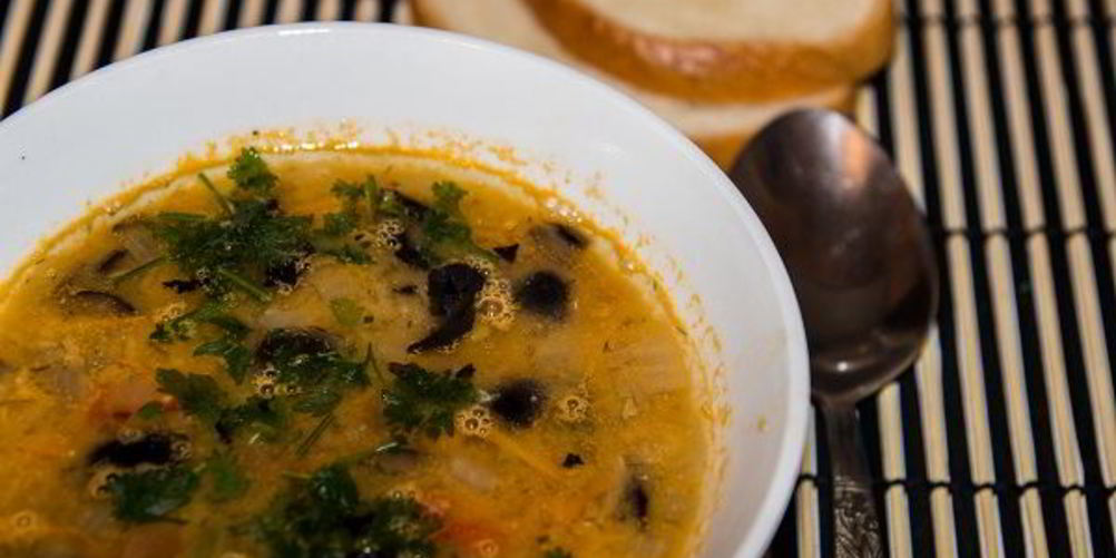 Как приготовить суп из чечевицы с оливками