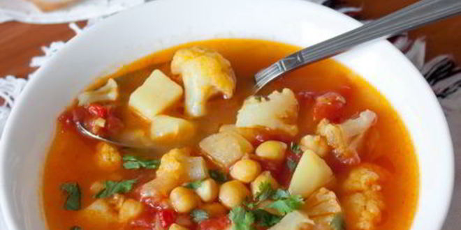 Рецепт супа из цветной капусты и нута с карри