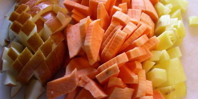 Рецепт пряного морковного супа-пюре с бататом, грибами и грушей