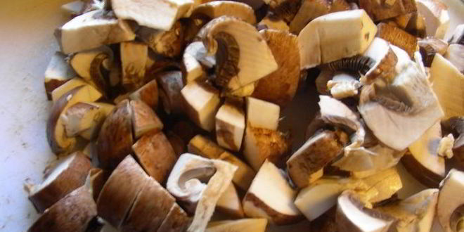 Рецепт пряного морковного супа-пюре с бататом, грибами и грушей