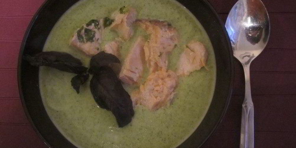 Как приготовить суп-пюре из броколи, семги и руколы