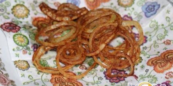 Рецепт супа пюре из горошка с хрустящим луком и паприкой