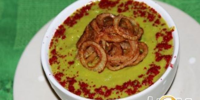 Рецепт супа пюре из горошка с хрустящим луком и паприкой