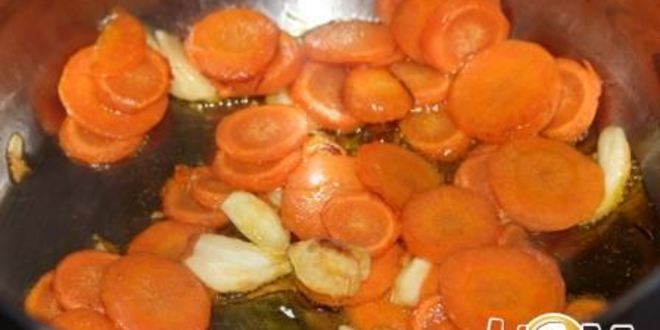 Рецепт супа пюре из горошка с хрустящим луком и паприкой