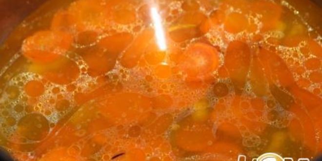 Рецепт супа пюре из горошка с хрустящим луком и паприкой