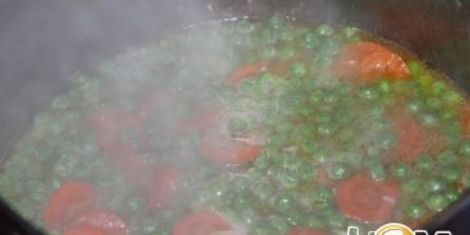 Рецепт супа пюре из горошка с хрустящим луком и паприкой