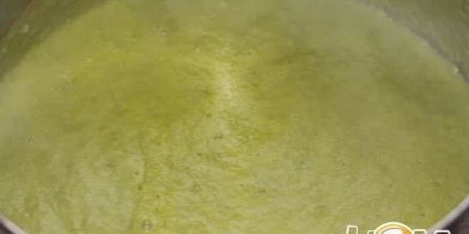 Рецепт супа пюре из горошка с хрустящим луком и паприкой