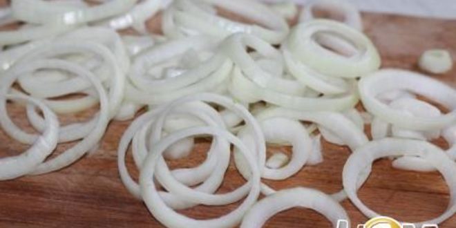 Рецепт супа пюре из горошка с хрустящим луком и паприкой